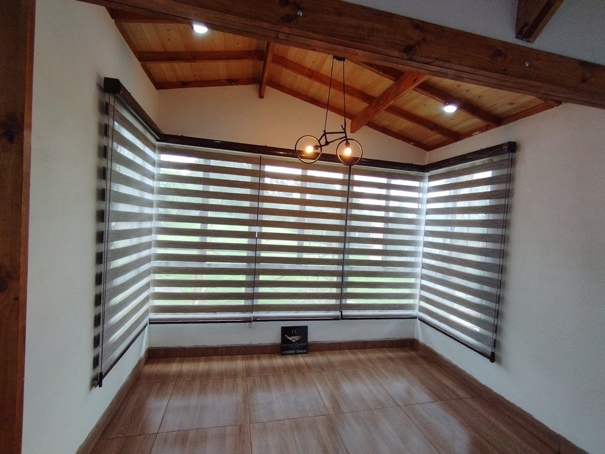 Persianas Sheer instaladas en una sala